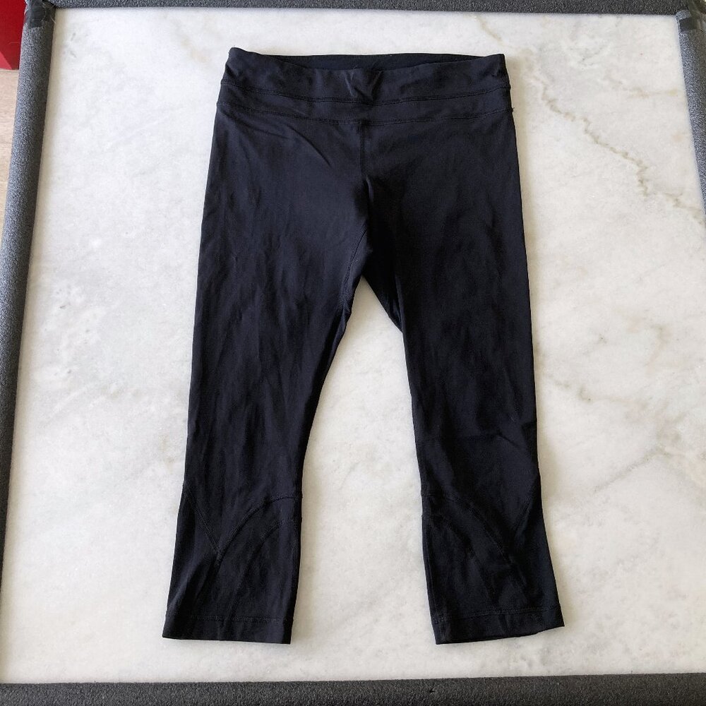 Lululemon Inspire Crop II Black leggings / run tights / crop / capri (size 8)